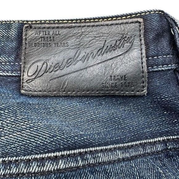 DIESEL KOFFHA Designer Jeans Medium Blue Wash Made in Italy Regular Straight Den - Picture 3 of 7